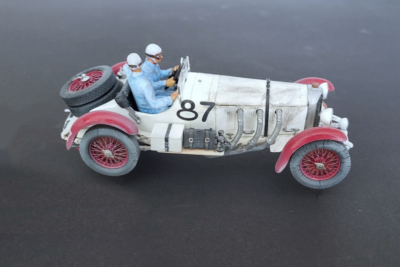 Die Sprünge und Risse auf den Reifen sind leider echt!