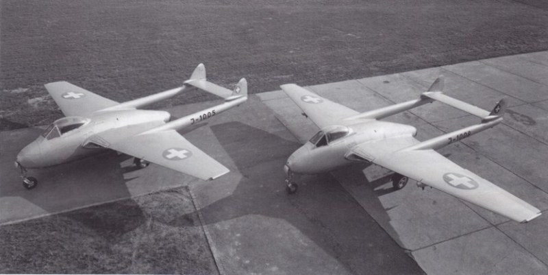 Die 75 direkt in England gekauften Vampire wurden von De Havilland Werkspiloten von Hatfield nach Emmen überflogen. (Foto Sammlung H. Dominik)