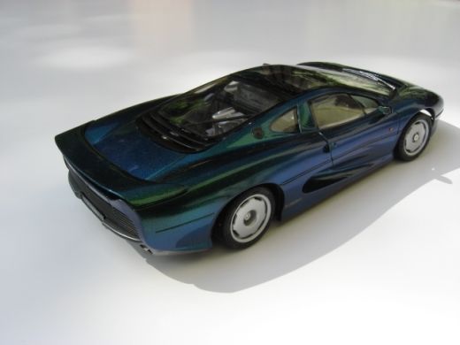 Jaguar XJ220