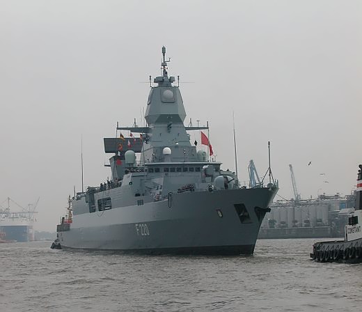 Fregatte Hamburg F220 besucht die Hansestadt