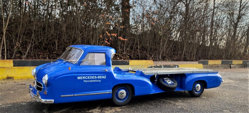 Mercedes Renntransporter "Blaues Wunder"