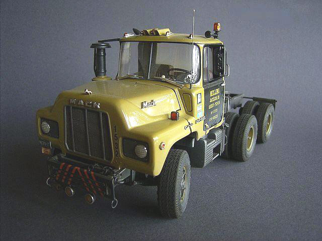 Mack DM 600