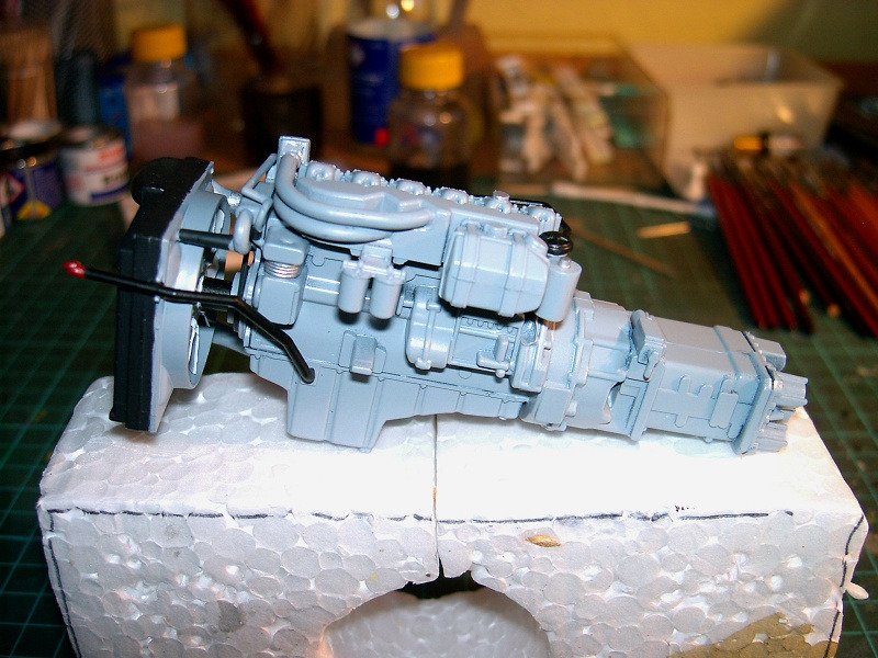 Der Motor und Kühler sind bereit für den Einbau