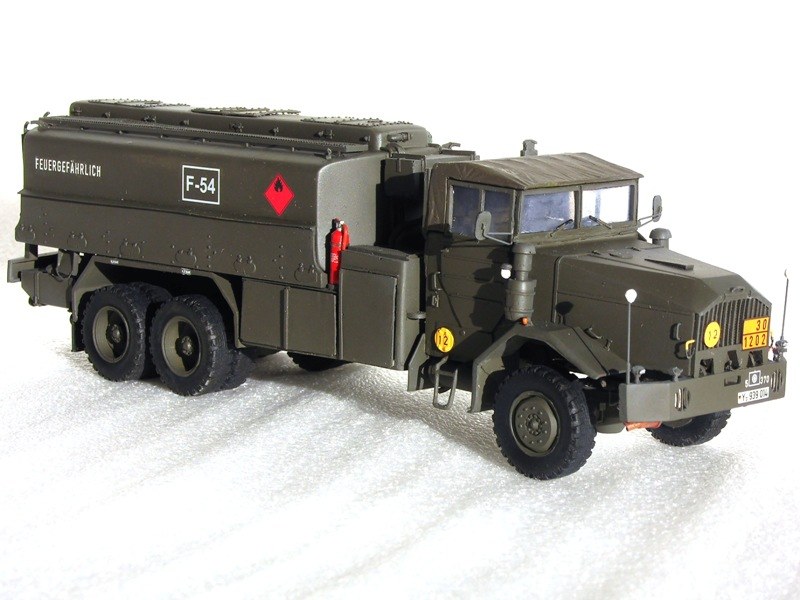 Dargestellt ist ein Fahrzeug der 5./Transp.-Btl 370 des III. Korps
