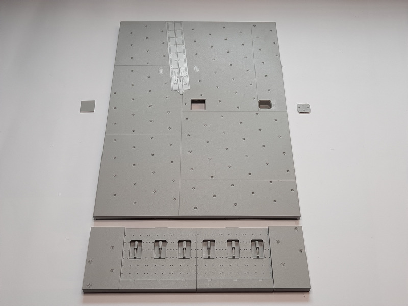Italeri Nr. 1326 Carrier deck section mit überflüssiger Aussparung vor der Katapultführung (Bauteil 12A) 