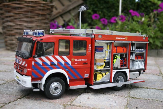 Mercedes-Benz Atego Schlingmann HLF 20/16