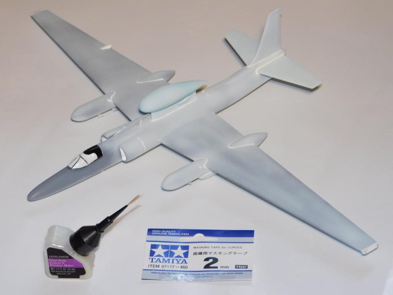 TAMIYA 2 mm flexibles Maskierband und MODEL MASTER clear part cement