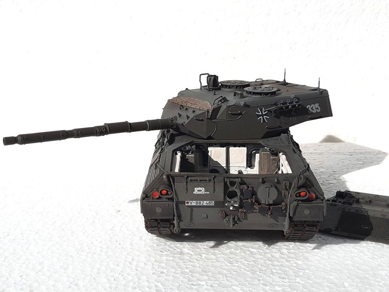Leopard 1A4 mit offenem Motorraum