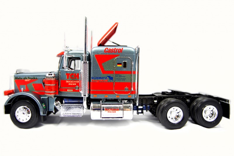 Peterbilt Racing Truck