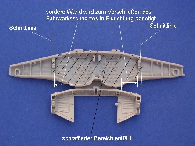 Korrektur des Fahrwerkschachtes - Originalteil oben, Korrekturteil unten