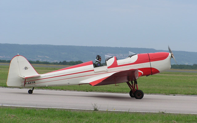 Die Klemm Kl35 bot nur ein sehr eintöniges Flugprogramm, während es der Pilot...