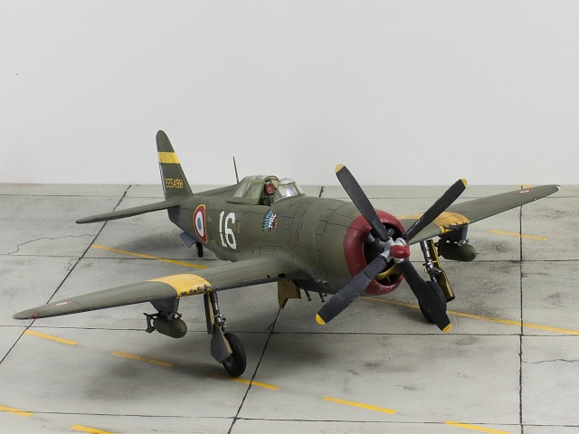 Republic P-47D-21-RE Thunderbolt Razorback
