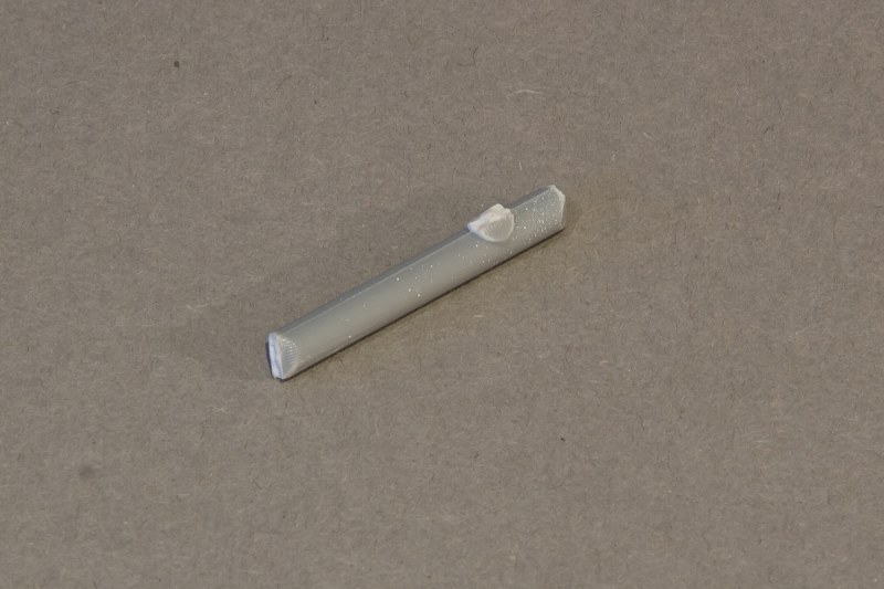 Los geht es mit einen Abfallstück Gussast, laut meiner Recherche hat R2-D2 einen Durchmesser von 3mm im Maßstab 1:144.