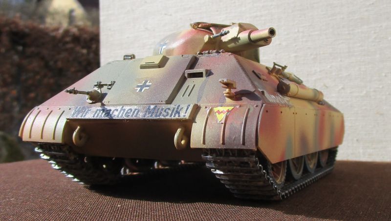 Kleiner schwerer Panzer mit Gußturm