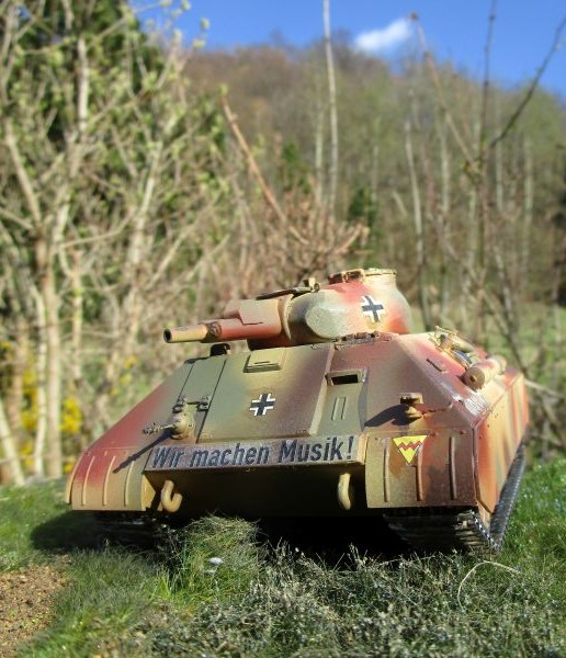 Kleiner schwerer Panzer mit Gußturm