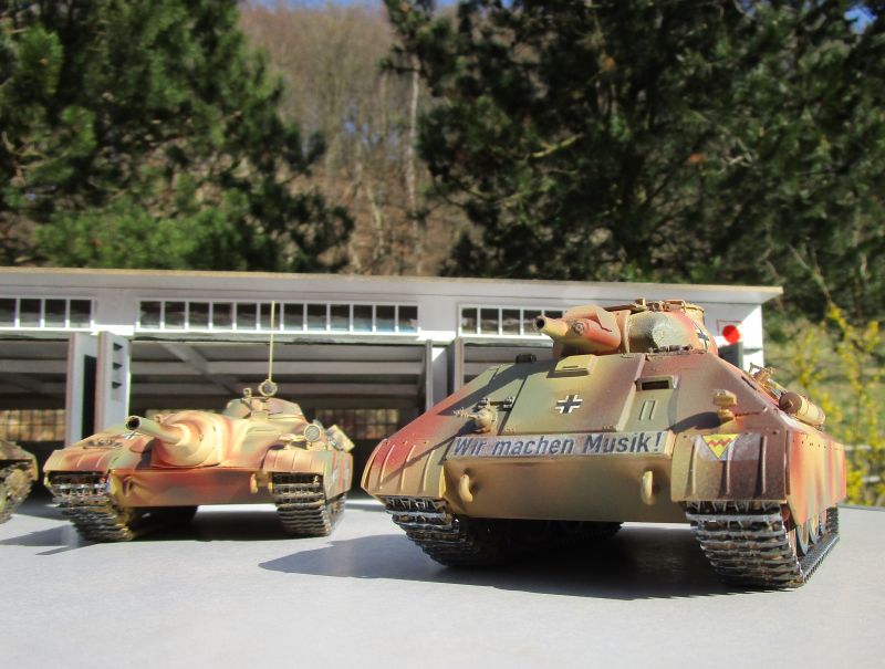 Kleiner schwerer Panzer mit Gußturm