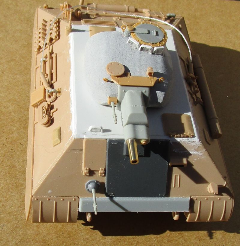 Kleiner schwerer Panzer mit Gußturm