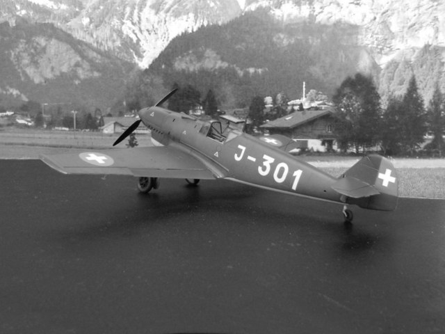 Modell Me-109 D-1 J-301 der Schweizer Fliegertruppe mit den eingebauten Rumpf FL MG-29