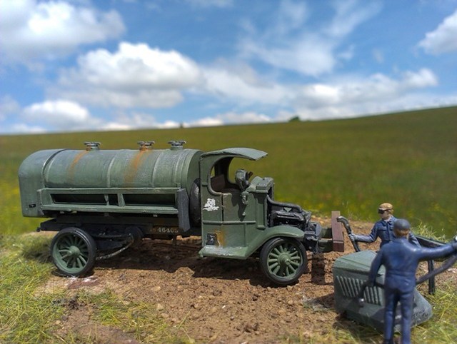 Seitenansicht des Mack AC Tankwagens