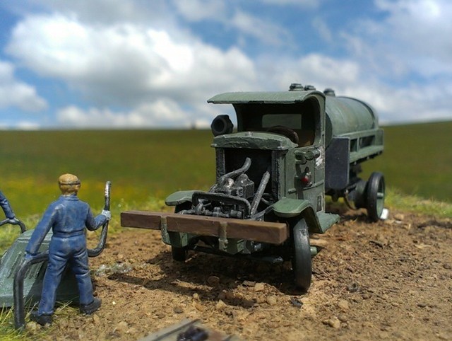 Kleinere Schweißarbeiten am Motor des Mack AC