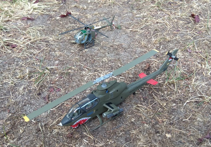 “Pink Team” – OH-6A Cayuse und AH-1G Cobra