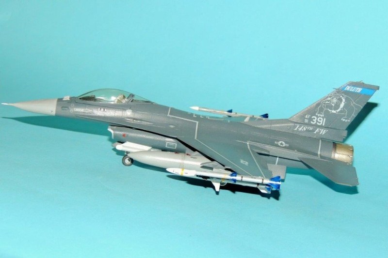 General Dynamics F-16CM Fighting Falcon