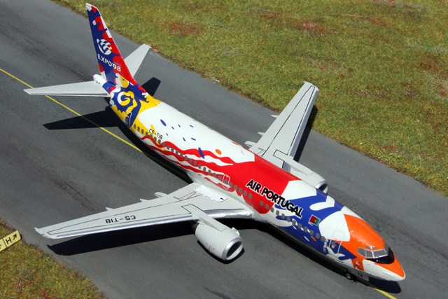 Boeing 737-382