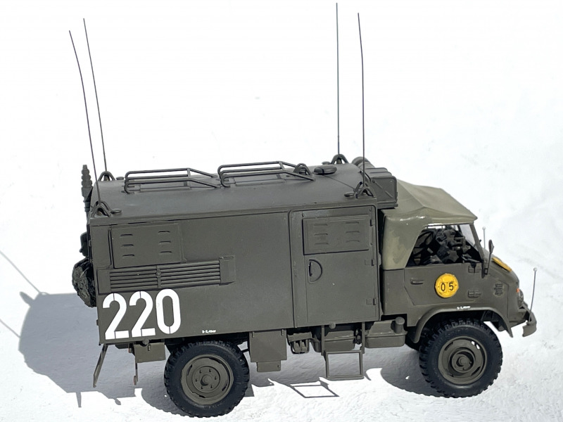 Unimog S404 mit Funk-Koffer späte Bauart