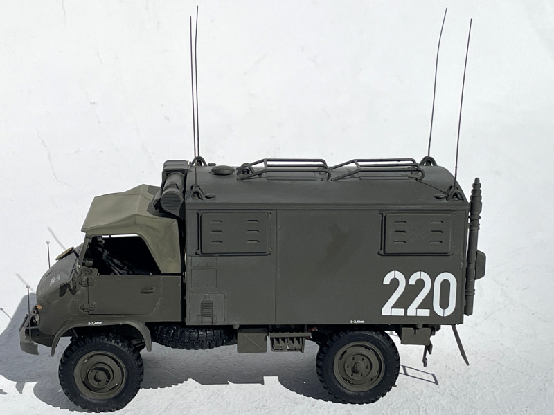 Unimog S404 mit Funk-Koffer späte Bauart