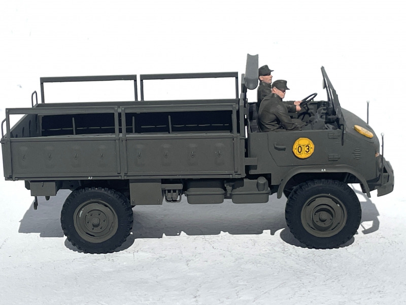Unimog S404 mit Pritsche offen