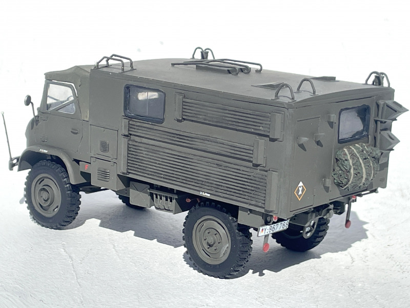 Unimog S404 mit Fernmelde-Sonderkoffer