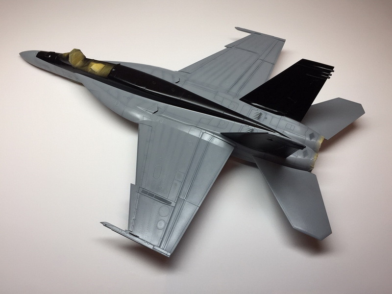 Maquette Revell 1/32 F/A-18E Super Hornet Avec Figurine Tom Cruise – Neuf