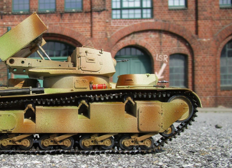 Neubaufahrzeug mit Werfer