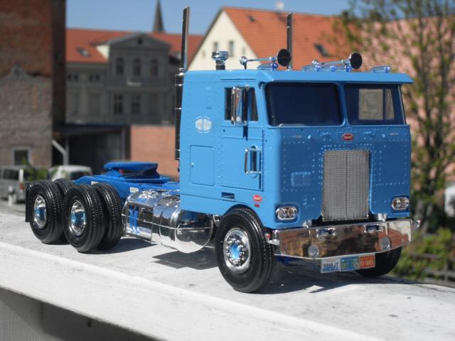 Peterbilt 352 COE