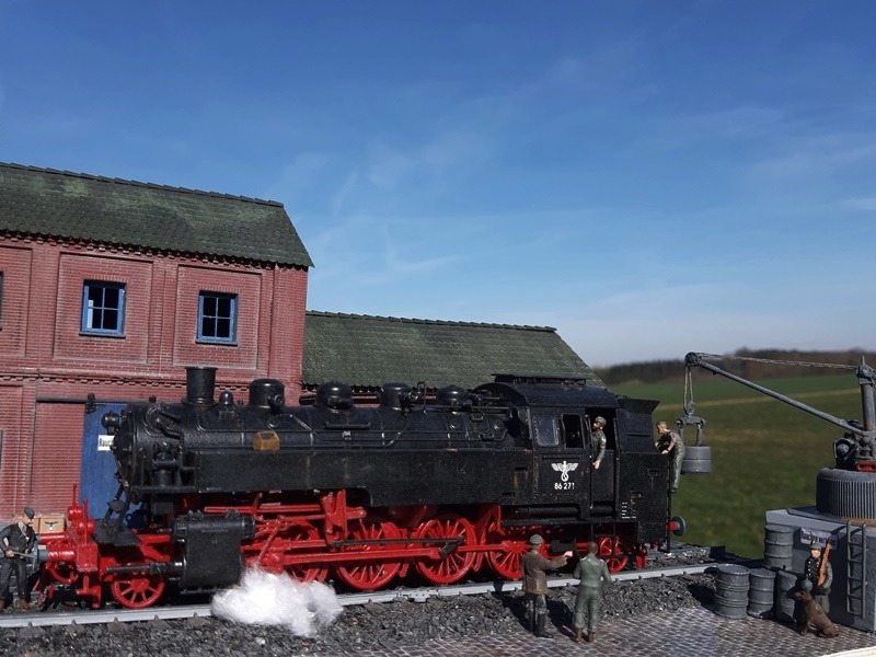 Gebaut wurde die BR 86 für Nebenstrecken - dennoch wurde sie als Übergangskriegslok verwendet