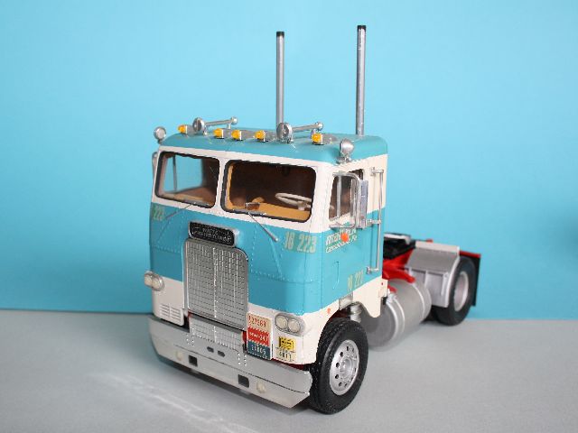 White Freightliner FLT