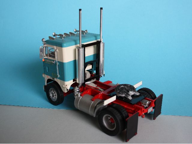 White Freightliner FLT