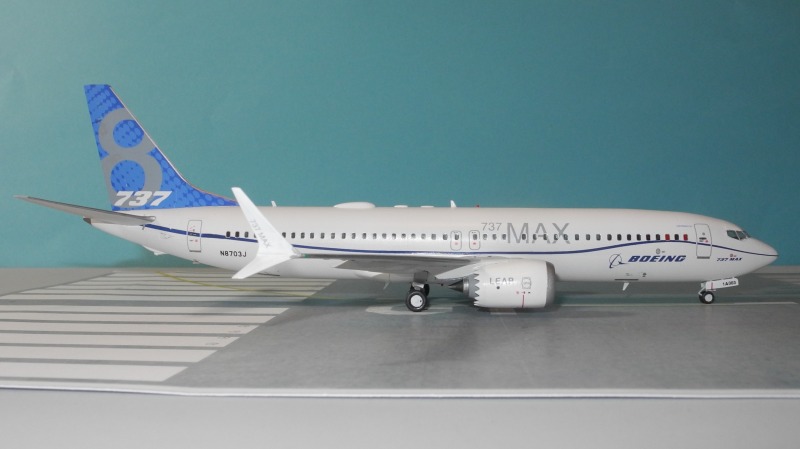 Boeing 737 MAX 8