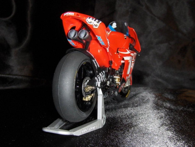 Tamiya 14103 - 1/12 Team d'Antin Pramac Ducati GP4 Model Kit