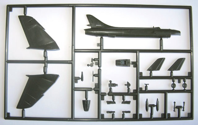 Revell - Hawker Hunter FGA.9