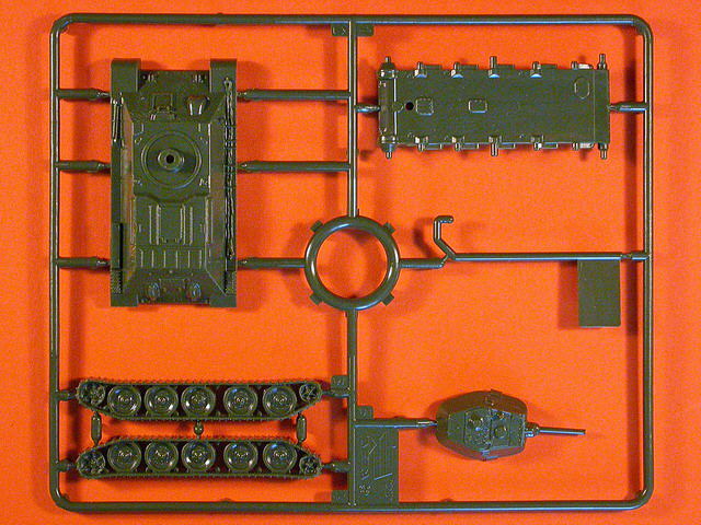 Der Spritzling mit den Bauteilen in der Übersicht