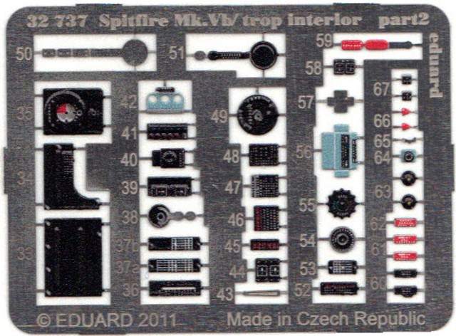 Eine Platine so klein wie zwei Briefmarken: fein bedruckte Plättchen für die Cockpit-Konsolen.