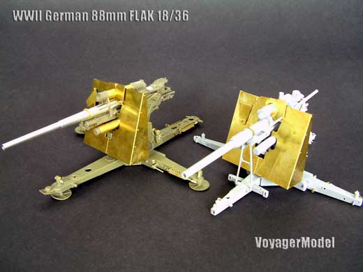 8,8 cm Flak 18 (AFV-Club, links) und 8,8 cm Flak 36 (Dragon/DML, rechts) komplett mit den jeweiligen