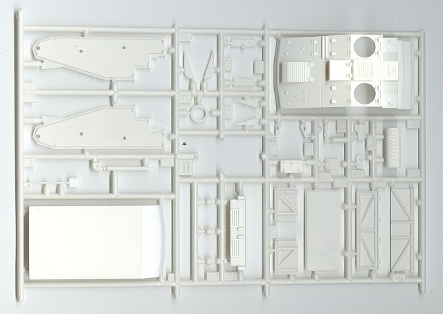 Mirage Hobby - Renault UE Sicherungsfahrzeug