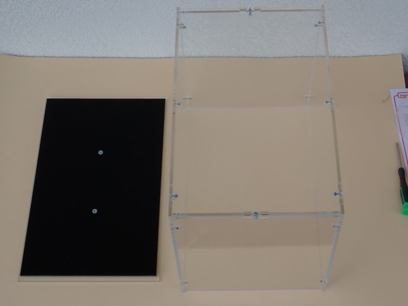 Vitrine Pour Train Miniature SORA – Échelle TT, 99 Cm De Long, Compartiment Simple, Design Noir élégant !