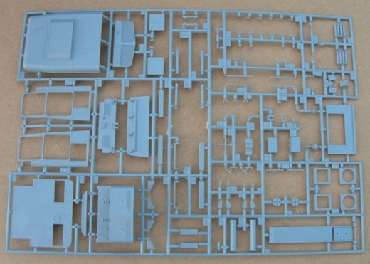 Mirage Hobby - Uniwersalny Transporter C7P (Russian Version)