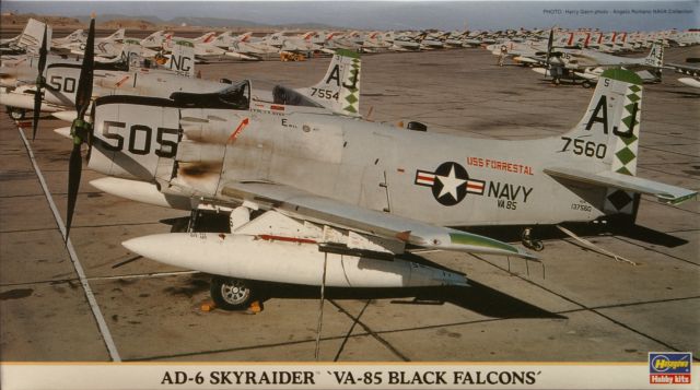 Hasegawa - AD-6 Skyraider 'VA-85 Black Falcons'