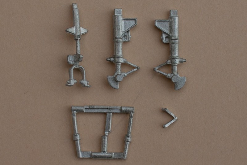 Scale Aircraft Conversions - F9F/F-9 Cougar Landing Gear