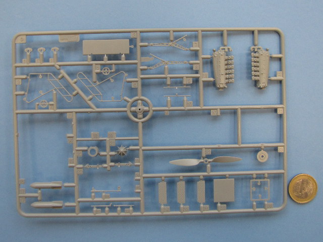 Great Wall Hobby - Focke-Wulf Fw 189A-1 with Sonderaktion Schneekufen