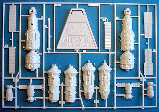 Revell - Raumstation MIR